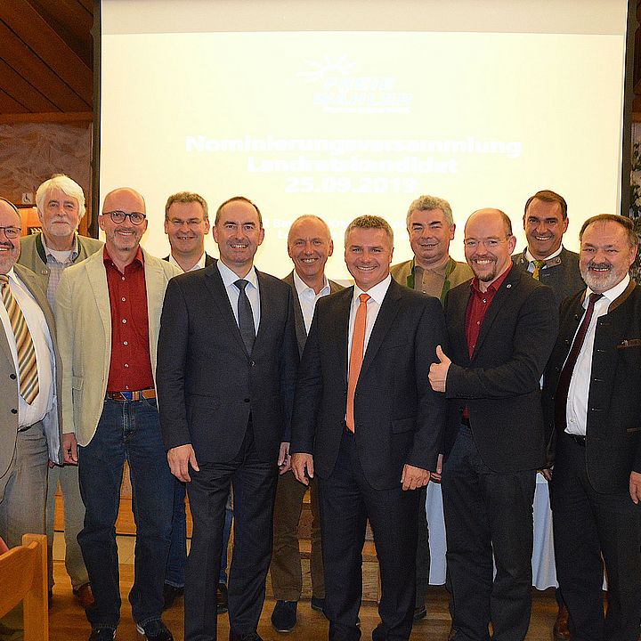 Landrat(-skandidat) Peter Dreier mit Staatsminister Hubert Aiwanger und den Bürgermeistern aus Rottenburg, Ergoldsbach, Furth, Ergolding, Kumhausen, Gerzen, Velden und Postau 